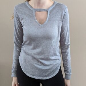 No Boundaries small keyhole gray long sleeve tee